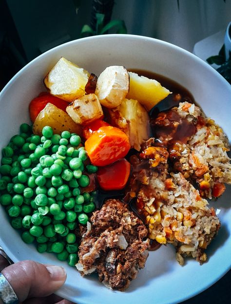 Lentil Roast - Recipe No. 205 1900s Recipes, Lentil Roast, 1940s Recipes, Wwii Recipes, Budget Vegan, Nut Roast, Wartime Recipes, 500 Calorie Meals, Food Rations