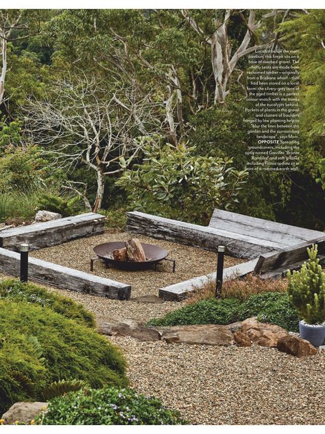 Rock Fire Pit, Fire Pit Landscaping, Backyard Entertaining, Outdoor Gardens Design, Home Landscaping, Garden Yard Ideas, Garden Landscape Design, Fire Pit Backyard, Farm Gardens