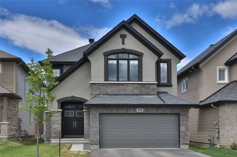 Black Stucco House, Black Stucco, Stucco House Colors, Craftsman Home Decor, Stucco House, Stucco Colors, Gray House Exterior, Townhouse Exterior, Blue Doors