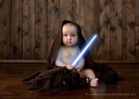 A friend decided to photoshop my daughter's 6 month pictures. This was the result. Baby Jedi, Funny Baby Pictures, Baby Calendar, Funny Pictures For Kids, Personal Photography, Foto Baby, Star Wars Baby, Star Wars Humor, Trendy Baby