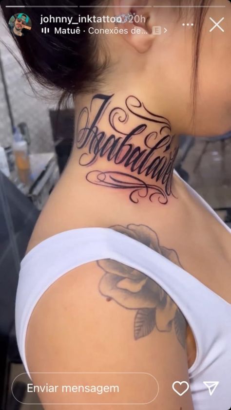 Letter Neck Tattoos Women, Neck Tattoos Names, Number Neck Tattoos Women, Neck Name Tattoos Women, Women Collarbone Tattoo, Side Neck Tattoos Women Ideas, Neck Name Tattoo, Cursive Neck Tattoo, Name Neck Tattoo