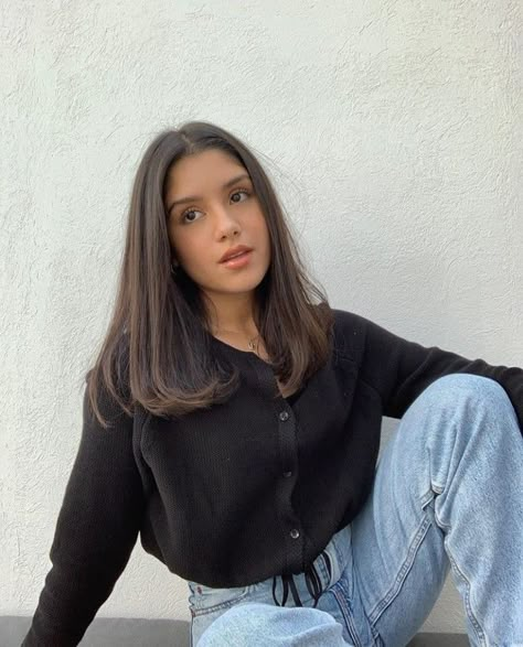 Semi Short Hair, Brown Mid Length Hair, Mid Length Straight Hair, 90s Haircuts, Cortes De Cabello, Brown Hair Inspo, Straight Hair Cuts, Midlength Haircuts, Haircuts Straight Hair