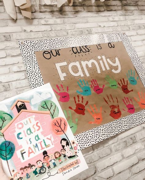 Our Class Is A Family, Teaching Classroom Decor, Preschool Crafts Fall, Building Classroom Community, Kindergarten Classroom Decor, Prek Classroom, Preschool Classroom Decor, Elementary Classroom Decor, Early Childhood Classrooms