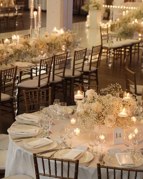 Flowers On Wedding Table, Romantic White And Gold Wedding, White Aesthetic Wedding Decor, White Rose Decor Wedding, Elegant Wedding Reception Tables, White Elegant Wedding Decor, Wedding Table Decorations White Flowers, Wedding White Flowers Decoration, White Table Wedding Decor