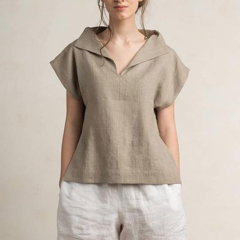 Natural linen blouse for women. This short sleeve blouse is carefully handmade of very soft natural medium weight linen fabric. * blouse color: choose from 22 colors in the drop-down select menu * 100% linen * machine washable BLOUSE SIZE: ------------------ * XS - recommended body fit bust Short Sleeve Linen Shirt, Linen Top Women, Linen Shirts Women, Womens Blouses, Vintage Blouse, Plus Size Kleidung, Linnet, Linen Blouse, 가을 패션