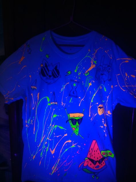 Neon Shirt Ideas, Neon Tattoos, Neon Markers, Neon Tattoo, Rave Tshirt, Neon Birthday Party, Summer Book, Glow Paint, Neon Birthday