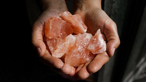 Salt Therapy, Lung Conditions, Salt Rock Lamp, College Project, Himalayan Rock Salt, Improve Immune System, Gourmet Salt, Salt Crystal, Himalayan Salt Lamp