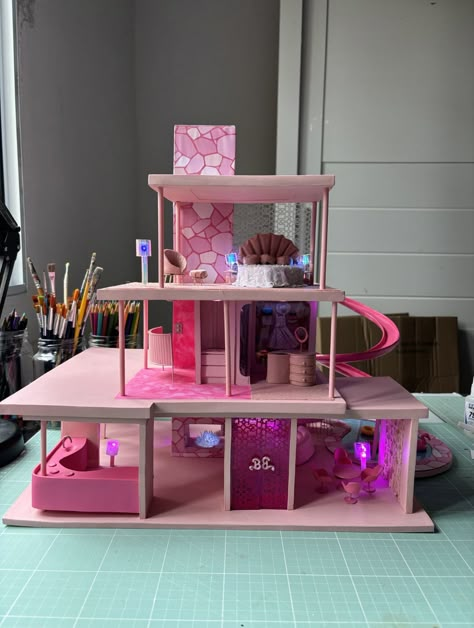 Barbie Furniture Diy Homemade Cardboard, Bratz House, Homemade Barbie House, Diy Doll Room, Girly Diy, Diy Dolls House, Barbie House Furniture, Glam Kitchen, Barbie Playsets