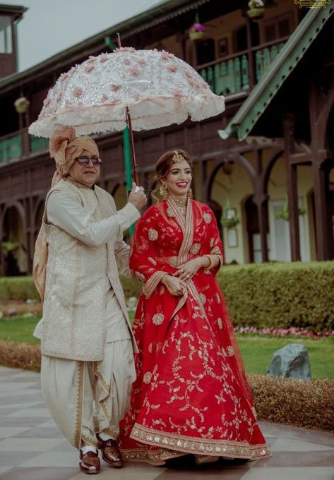 Bride Entry With Father, Bride Father Outfit Indian, Dad Photoshoot, Father Of The Bride Attire, Nana Outfits, Father Daughter Wedding, Father Picture, Indian Wedding Venue, Father Of The Bride Outfit