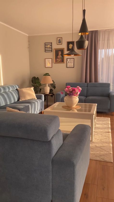 Aesthetic Apartments, Bedroom Blue, Latest Living Room Designs, Apartment Living Room Design, Dream Apartment Decor, Future Apartment Decor, Cozy Room Decor, Blue Sofa, Home Design Living Room