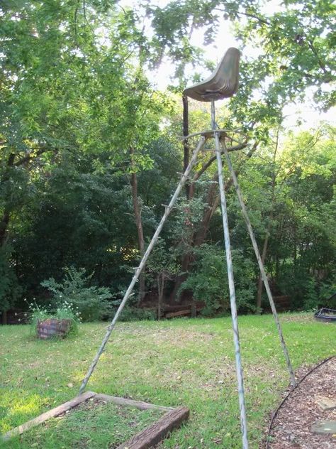 Tripod Stand Homemade Tree Stand, Tripod Deer Stand, Diy Tripod, Deer Feeders, Hunting Stands, Ladder Stands, Deer Blind, Hunting Diy, Diy Hammock