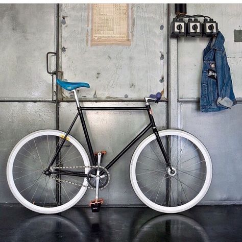 Gentleman, welcome. White Tires, Urban Bicycle, Single Speed Bike, Velo Vintage, Fixed Gear Bicycle, Fixed Bike, Urban Bike, Fixie Bike, Fixed Gear Bike