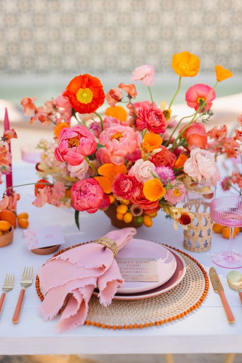 A Beautiful & Colorful Outdoor Cinco de Mayo Dinner • Beijos Events Pink And Orange Florals, Cinco De Mayo Party Ideas, Colorful Wedding Ideas, Pink And Orange Wedding, Orange Wedding Themes, Orange And Pink Wedding, 21 Diner, Recipes Drinks, Orange Party