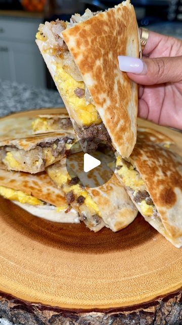 Kourtney Raby on Instagram: "These Breakfast Quesadillas have me in a Chokehold.. these are so good and simple to make. You could easily meal prep these, with lower calorie options.

Check out @allthings_rachel_  Her page is 🔥🔥

#breakfast #quesadilla #tacos #yummyfood #mealprep #explore #fyp" Breakfast Burritos Recipe, Breakfast Burritos, Low Calorie, Burritos, Meal Prep, Tacos, Breakfast Recipes, Yummy Food