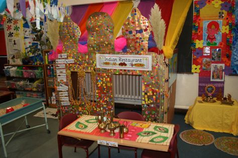 Indian restaurant role-play area classroom display photo - Photo gallery - SparkleBox Indian Classroom, Diwali Eyfs, Pretend Play Area, Dramatic Play Centers Preschool, Multicultural Activities, Reception Classroom, Diwali Activities, Around The World Theme, Role Play Areas