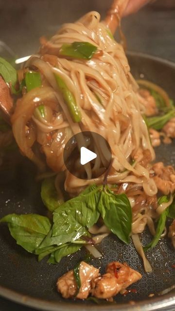 Thai Food Recipe, Fish And Pasta Recipes, Basil Recipes Dinner Ideas, Thai Noodle Recipe, Asian Noodles Stir Fry, Thai Basil Recipes, Easy Asian Dishes, Thai Recipes Noodles, Chinese Dishes Recipes