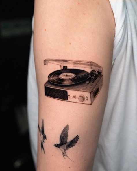 Record Player Tattoo, Vinyl Tattoo, Lp Tattoo, Cowgirl Tattoos, Coffee Tattoos, Detailed Tattoo, Music Tattoos, Aesthetic Tattoo, Baby Tattoos