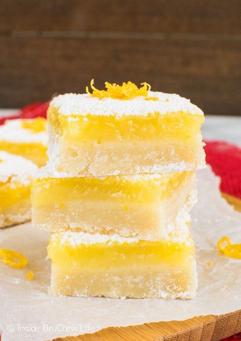 The Best Lemon Bars - this easy dessert bar recipe has a great mix of sweet and sour making them truly the best. Classic Lemon Bars, Gluten Free Lemon Bars, Best Lemon Bars, Lemon Bars Easy, Lemon Bar, Lemon Bars Recipe, Lemon Curd Filling, Lemon Squares, Lemon Dessert Recipes