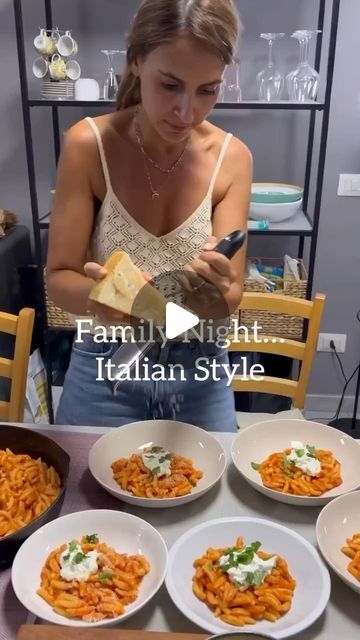 Italian Night Dinner, Italian Night Dinner Party, Pasta Dinner Party, Xmas Dinner Party, Dinner Italian, Italian Feast, Italian Dinner Party, Italian Night, Antipasto Platter