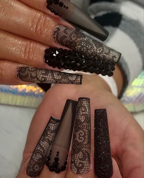 Deep V Nail Design, Acrylic Nails For October, Lace Nails Black, Black Lace Nails Designs, Black Wedding Nails For Bride, Nail Art Ideas Black, October Nails Acrylic, Black Gothic Nails, Black Coffin Nail Designs