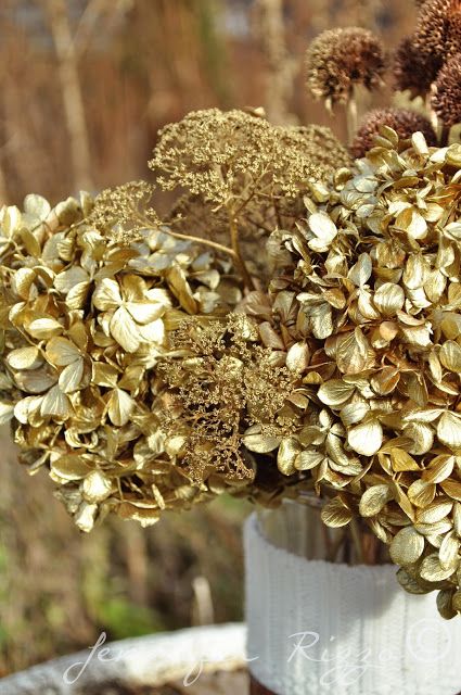 Grasses And Hydrangeas, Spray Paint Flowers, Metallic Gold Spray Paint, Hydrangea Flower Arrangements, Girls Christmas Party, Spray Paint Projects, Hydrangea Painting, Thanksgiving Projects, Dried Hydrangeas