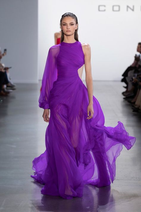 Purple Runway, Purple Couture, Cong Tri, Abigail Spencer, Gown Fashion, Clear Winter, Winter Typ, Purple Dresses, Julien Macdonald