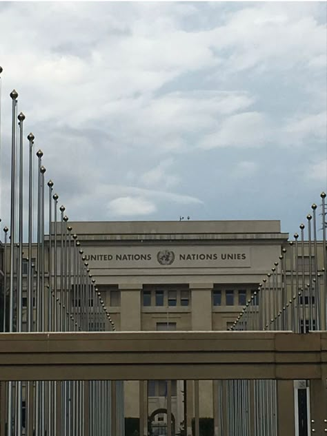 Model United Nations Aesthetic, International Relations Aesthetic, United Nations Aesthetic, United Nations Ambassador Aesthetic, Mock United Nations, United Nations Building, Undp United Nations Logo, United Nations Geneva, International Relations