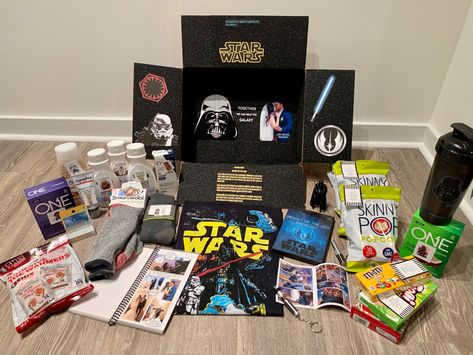 Star Wars Gift Basket For Boyfriend, Star Wars Gift Box Ideas, Star Wars Boyfriend Gifts, Star Wars Presents For Boyfriend, Star Wars Gift Ideas For Boyfriend, Star Wars Gifts For Boyfriend, Star Wars Gift Basket, Star Wars Gift Box, Diy Star Wars Gifts