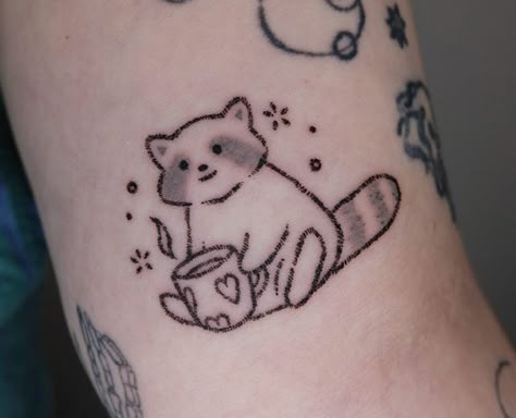 Ｂａｋｉ(♡°▽°♡) on Instagram: "Cozy raccoon (*´꒳`*) My booking is open! Please fill out the booking form in my bio! . . . #tinybaki #littlepondstudio #tattoo #tattoos #tattooideas #raccoon #raccoontattoo #cutetattoo #animaltattoo #crayontattoo #blacklinetattoo #cozy #tattooart #tattoodesign #torontotattoo #너구리타투 #토론토타투 #타투" Tattoo Ideas Raccoon, Raccoon Tattoo Cute, Tiny Raccoon Tattoo, Minimalist Raccoon Tattoo, Raccoons Tattoo, Animal Tattoos Simple, Cozy Tattoo Ideas, Simple Raccoon Tattoo, Racoon Tattoo Simple