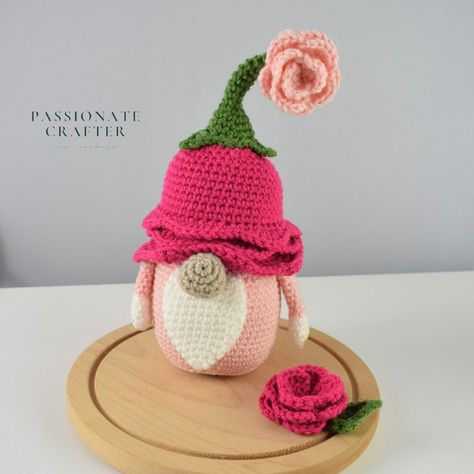 Crochet Rose flower gnome- spring gnome pattern free https://www.passionatecrafter.com/crochet-rose-flower-gnome-spring-gnome-pattern-free/ Crochet Gnomes Pattern Free, Flower Gnome, Crochet Garden, Crochet Spring, Gnome Pattern, Yarn Bee, Crocheted Flowers, Crochet Daisy, Gnome Patterns