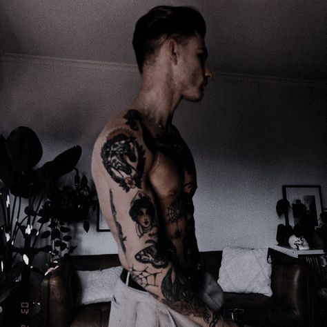 Man With Tattoos, Tatto Boys, Flipagram Instagram, Bad Boy Aesthetic, Boy Tattoos, Aesthetic Tattoo, Book Boyfriends, Character Aesthetic, Book Aesthetic