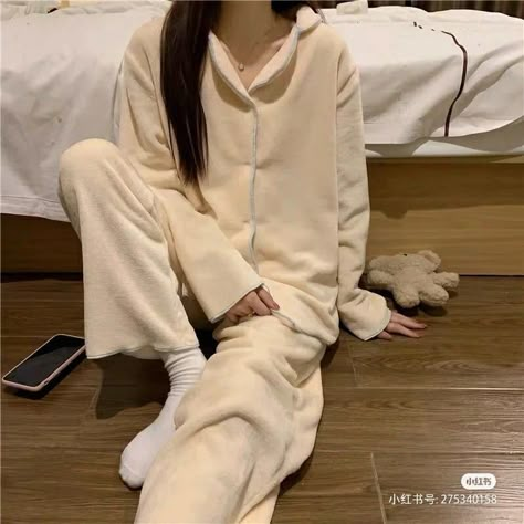 Light Academia Pajamas, Pijamas Women Aesthetic, Tokyo Clothes, Winter Night Suit, Korean Aesthetic Outfits, Sleeping Outfits, Korean Pajamas, Winter Pjs, Pajamas Aesthetic