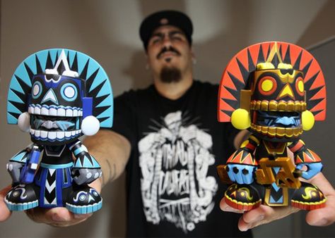 ... Designer Toys Vinyl, Crazy Toys, Graffiti Pictures, Doodle Characters, Art Toys Design, Vinyl Art Toys, Mayan Art, Toy Sculpture, Mexico Art