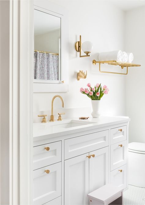 The Friends of Form Founders Take Their Bedding Very, Very Seriously Small Bathroom Remodel Neutral Colors, Bathroom Vanity Ideas One Sink, Nice Bathrooms, Stairs Bathroom, Bathroom Things, Modern Powder Room, Fixer Upper Bathroom, Classic White Kitchen, Over Toilet