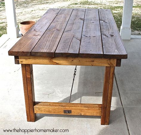 This DIY Farmhouse table is very easy to build, make it in just one afternoon! The turnbuckle is an extra special touch that makes it a great Pottery Barn lookalike! #DIY #farmhouse Patio Lounge Furniture, Barn Table, Farmhouse Table Plans, Diy Farmhouse Table, Diy Dining Table, Diy Dining, Pottery Barn Inspired, Patio Diy, Patio Dining Table