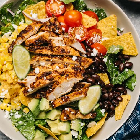 Spicy Chicken Taco Salad - Foodness Gracious Chicken Taco Salad Recipe, Santa Fe Salad, Spicy Chicken Tacos, Southwest Chicken Salad, Chicken Taco Salad, Easy Grilled Chicken, Taco Salad Recipes, Grilled Tofu, Cold Lunches