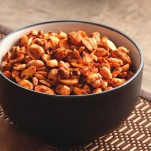 Snack Business, Glazed Nuts, Spicy Nuts, Salted Peanuts, Seed Recipes, Snack Mixes, Snacks Ideas, Peanut Recipes, Nut Snacks