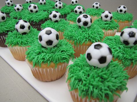 Soccer cupcakes @Carrie Mcknelly Mcknelly Mcknelly Mcknelly Mcknelly Wheeler remember when you wanted to make soccer cake pops? Soccer Cake Pops, Football Cupcake Cakes, Soccer Baby Showers, Soccer Cupcakes, Soccer Ball Cake, Soccer Birthday Cakes, Birthday Cupcakes Boy, Football Cupcakes, Cake Pop Designs