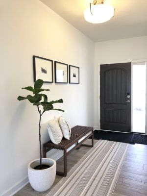 Entry Way Ideas With Bench, Front Door Bench Entryway, Mcm Entryway, Scandinavian Entryway, Modern Wood Bench, Hallway Seating, Doorway Decor, Hallway Bench, Entryway Inspiration