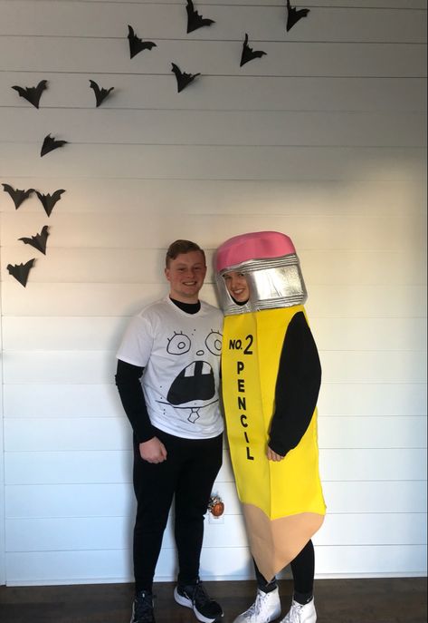 Diy Pencil Costume, Pencil Costume Diy, Doodlebob Costume, Pencil Costume, Diy Pencil, Costume Diy, Diy Costumes, Halloween Costumes, Pencil