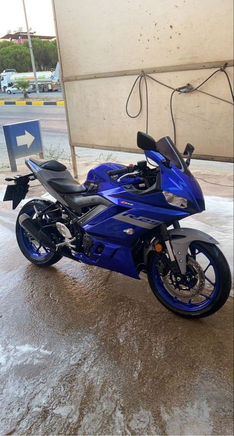 Blue Aesthetic Art, R3 Yamaha, Yamaha R25, Yamaha R3, Biker Photography, Bike Aesthetic, Bff Hands Aesthetic, Motorcycle Photography, Motorcycle Aesthetic