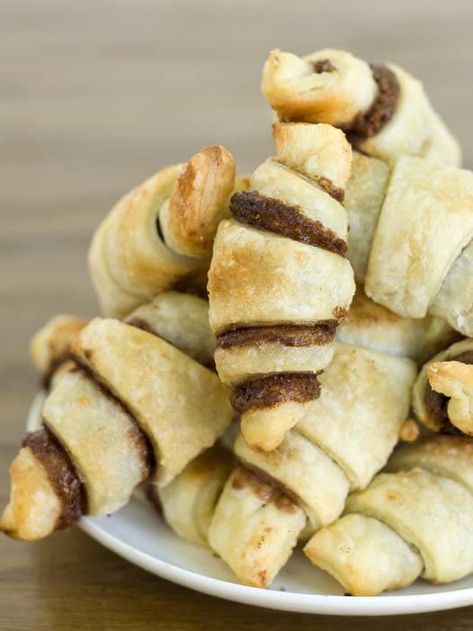 Nutella Crescent Rolls Nutella Crescent Rolls, Baking Pastries, Lunch Box Bento, Crescent Roll Recipes, Cookie Butter, Nutella Recipes, Cashew Butter, Chocolate Dessert, Crescent Rolls