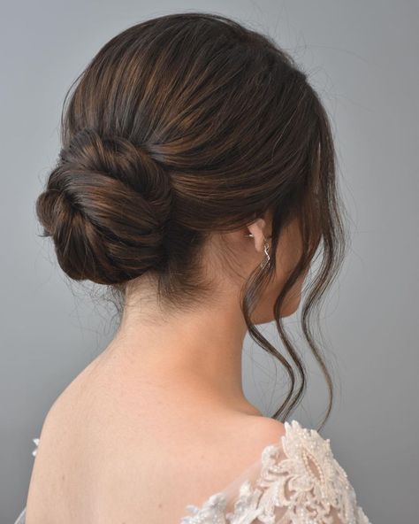 Great wedding updos for long hair are so hard to find nowadays. We have collected the best ideas that will make you gorgeous and super romantic. Brown Hair Wedding Updo, Bridal Updos For Long Hair With Veil, Bridal Updo, Wedding Updo, Fancy Hairstyles, Trendy Wedding, Hair Updos, Plan Your Wedding, Gorgeous Hair