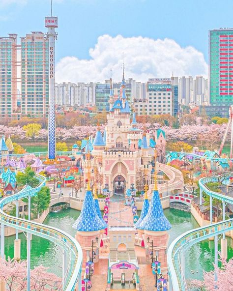 Korea Tourist Attractions, Indoor Amusement Parks, Korea Tourism, Sports Office, Lotte World, Korea Travel, Seoul South Korea, Amusement Park, Open Air