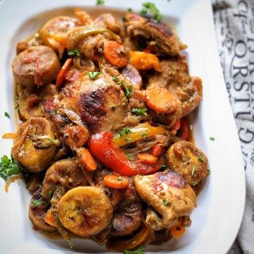 POULET DJ CAMEROUNAISE Chicken And Plantains, Home Chicken, Health Dinner, Favorite Chicken, Infrared Thermometer, Health Dinner Recipes, Signature Dishes, African Food, One Pot Meals