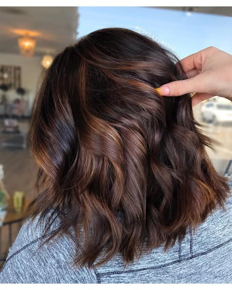 "Chocolate cake" is a new hair color trend in which balayage highlights make brown hair look especially rich and vibrant. Here's what to ask your colorist to do. Chocolate Cake Hair, New Hair Color Trends, Colour Trend, Brown Hair Looks, Brunette Color, Brown Hair Balayage, Peinados Fáciles Para Cabello Corto, Ash Brown, Balayage Brunette