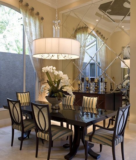 Eye For Design: Decorate With Mirrored Walls.  Such an elegant dining room. Window dressing is wonderful too. Diningroom Walldecor, Beveled Mirror Wall, Rental Bathroom, Real Estat, Mirrored Wall, Beautiful Dining Rooms, Elegant Dining Room, College Apartment, Apartment Decorating