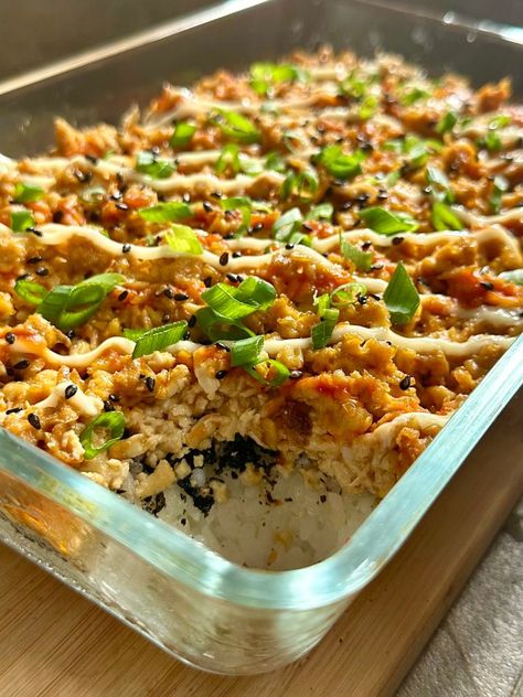 Easy Vegan Salmon Sushi Bake - Brown Girl Vegan Easy Sushi Bake, Salmon Sushi Bake, Vegan Salmon, Shredded Tofu, Tofu Sushi, Vegan Japanese, Sushi Bake, Easy Sushi, Baked Rice