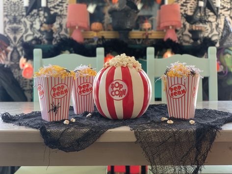 Pumpkin Popcorn, Popcorn Carnival, Popcorn Pumpkin, Decorated Pumpkin, Scary Movie Night, Popcorn Garland, Pumpkin For Halloween, Craft Pumpkins, Night Movie