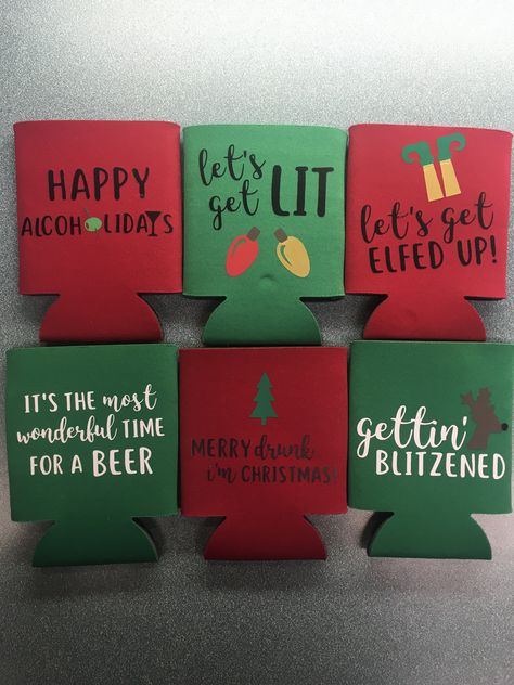 Koozies using the Cricut and heat transfer vinyl! Great for stocking stuffers! Koozie Svg, Christmas Koozie, Sublimacion Ideas, Cricut Christmas Ideas, Christmas Vinyl, Stubby Holder, Cricut Craft Room, Diy Cricut, Svg For Cricut